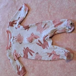 Carter's footed sleeper 🐰 bunnies